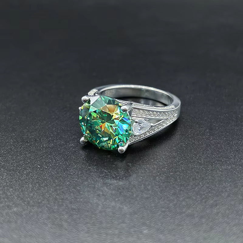 Emerald green round-cut moissanite ring in S925 sterling silver, angled view